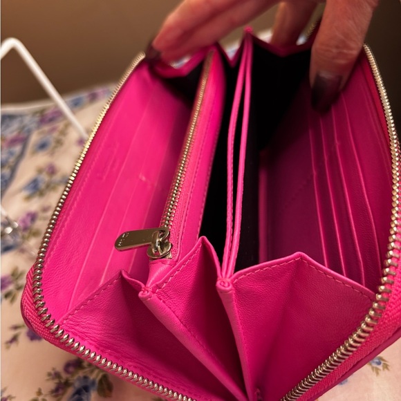 This is a Christian Dior Lady Dior Wallet in Fuchsia Pink - Picture 8 of 11